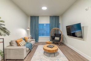 Spacious Livingroom to relax and enjoy your stay