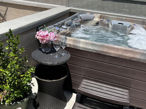 Relax in our Roofdeck hot tub and enjoy the Philadelphia skyline