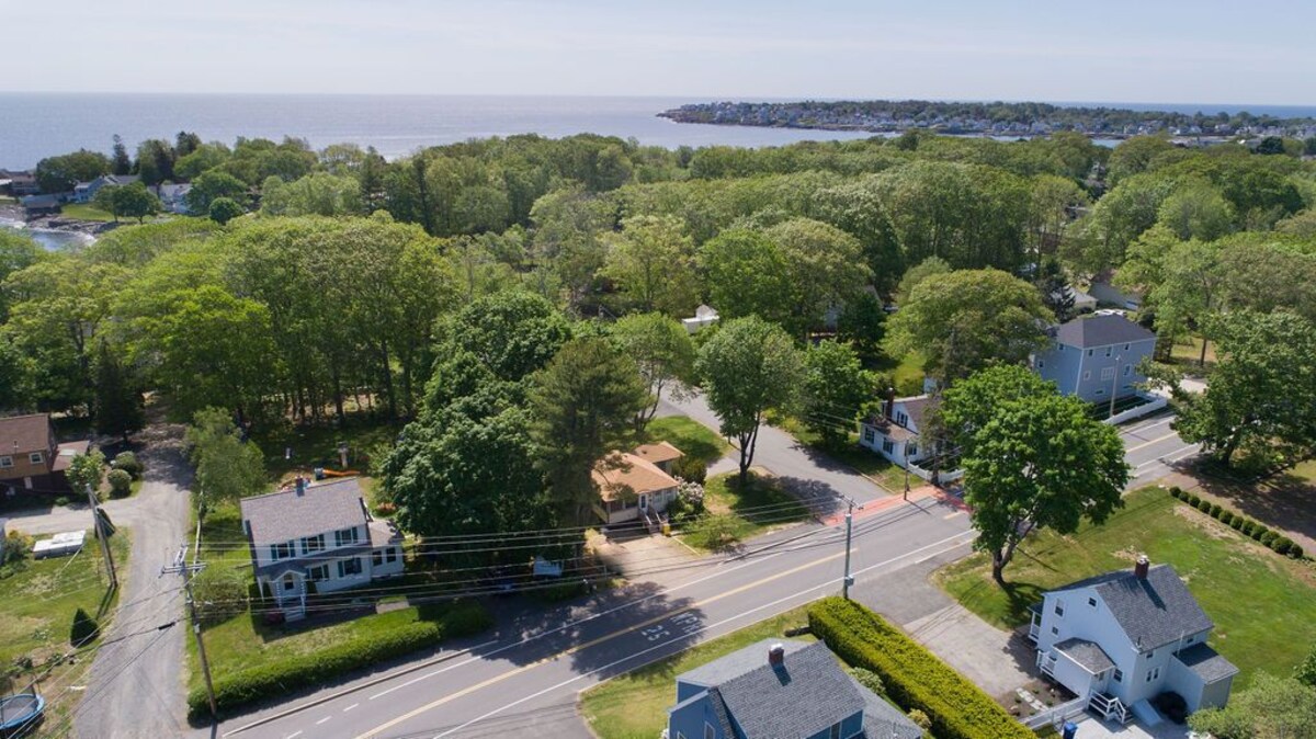 Calendar open for 2024! Walk to Cape Neddick Beach and Short Sands