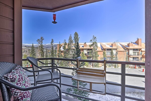 Silverthorne Vacation Rental | 2BR | 2BA | Elevator Access | 956 Sq Ft
