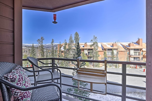 Silverthorne Vacation Rental | 2BR | 2BA | Elevator Access | 956 Sq Ft