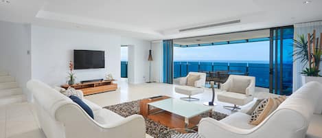 Gold Coast Luxury Resorts welcomes you to our 4 Bedroom Sub-Penthouse at Soul.