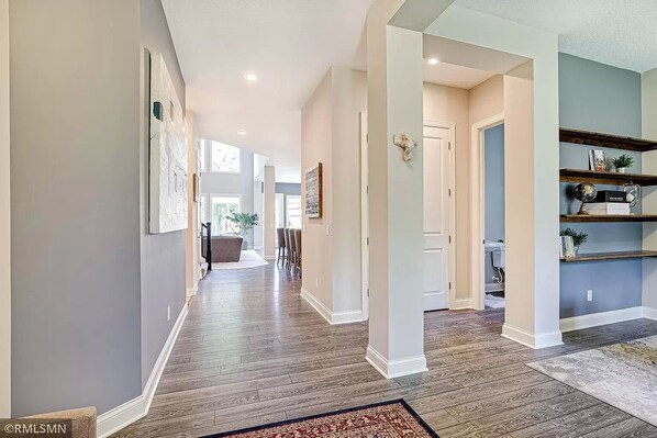 Entry way to the open concept main level