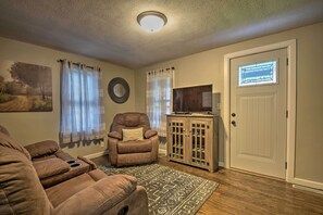 Living Room | Access via Front Entrance