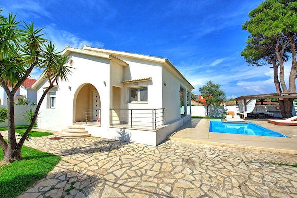 Building Exterior, Pool, Summer