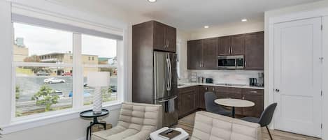 Luxury open studio apartment with everything you need for your next Pensacola getaway