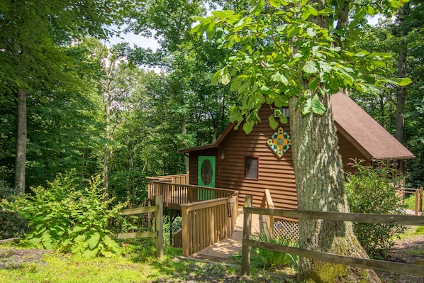 Hot Tub Cabin in West Jefferson, welcome to Rocky Top!