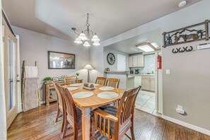 Dining Area | Main Level | Dishware & Flatware