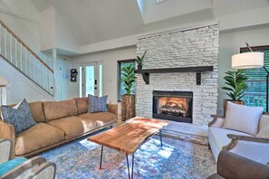 Living Area | Fireplace