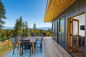This National Park inspired fire tower has amazing views of the Green Monarchs and Lake Pend Oreille