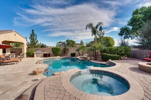 Hot tub/pool