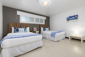 Ocean Front 2BR 2BA w/ Amazing Beach (28267)