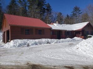 RED WAGON CABIN