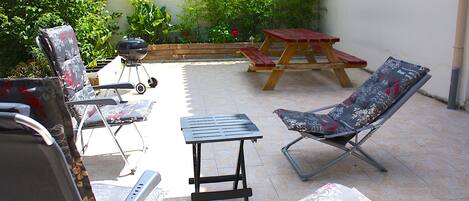 private garden with terrace and BBQ