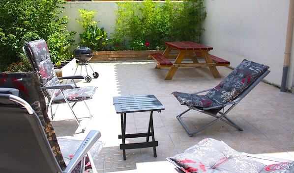 private garden with terrace and BBQ