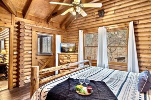 Master bedroom with king size bed! 😍