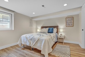 Comfy quiet queen size bedroom with walk-in closet