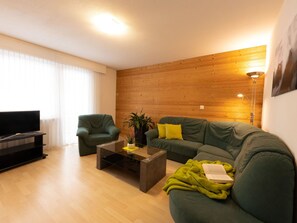 Meubles, Canapé, Confort, Éclairage, Plante D'Appartement, Salon, Design Intérieur, Sol, Sol, Bois
