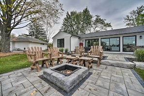 Private Yard | Seating Area | Fire Pit (Wood Not Provided)