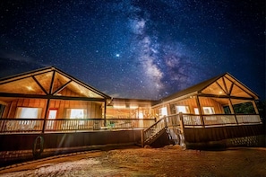 Cabins C + D @ night under the Milky Way! Area voted for the best stargazing! 