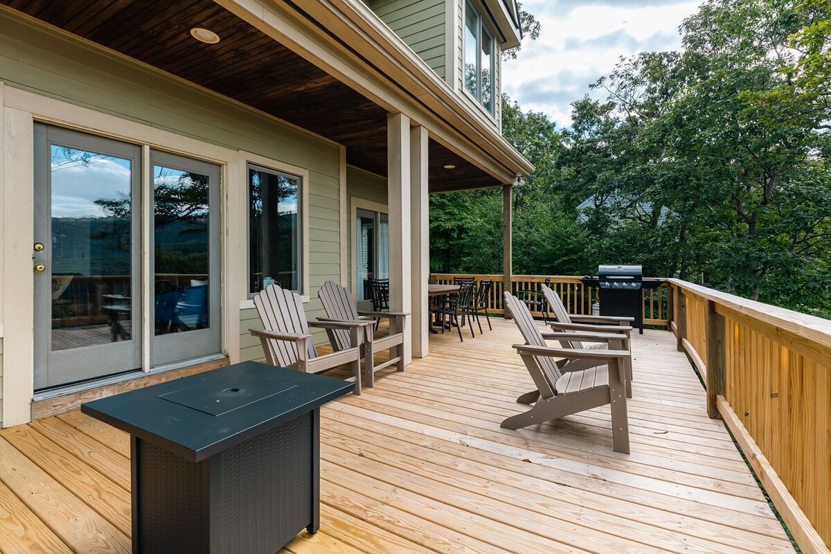 Black Bear Lodge @ Wintergreen- Sleeps 12- 5bd/4ba Ski! Sky! More Space to Play!