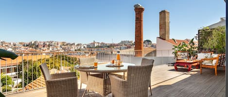 Luxurious apartment with a large terrace and a great view over Lisbon's rooftops