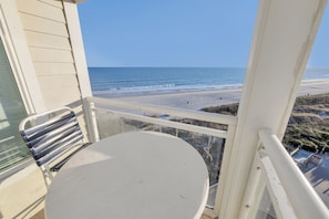 Balcony with Amazing Views of the Ocean