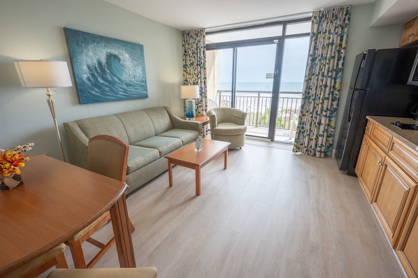 Direct Oceanfront, Beautifully Decorated