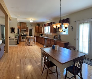 Dining/Kitchen