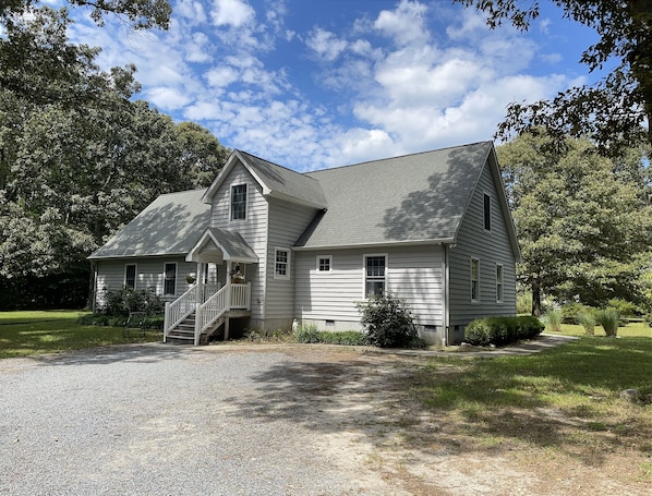 Spacious Home that I built 15 years ago. Very quiet - plenty of parking.