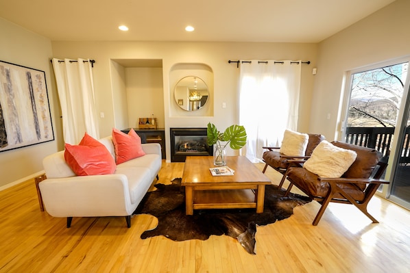 Upstairs sitting room with Gas fireplace.