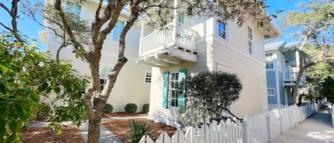 WELCOME TO "SEASUITE" COTTAGE IN SEASIDE, FL.