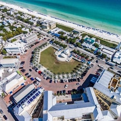 2 MINUTE WALK TO SEASIDE CENTRAL SQUARE