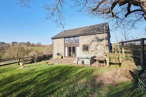 Tregaer Mill Barn, Dingestow - Host & Stay