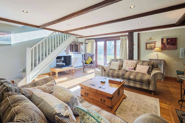 Tregaer Mill Barn, Dingestow - Host & Stay