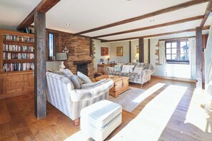 Tregaer Mill Barn, Dingestow - Host & Stay