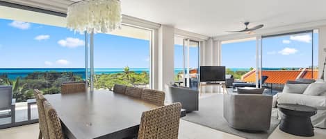Spectacular water views of Eagle Beach from each living space - auto shades 