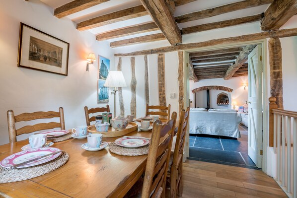 Ground floor: Dining room seating six guests