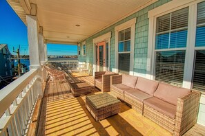 Second floor master deck