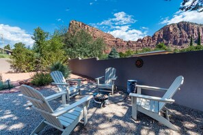 Hang out by the firepit and up close red rock views!