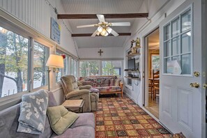 Living Room | Lake Views | Sleeper Sofa | Flat-Screen TV