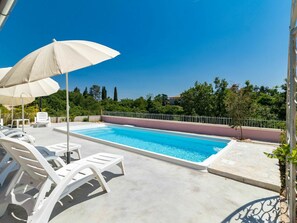 L'Eau, Ciel, Plante, Piscine, Bâtiment, Bleu Azur, Ombre, Arbre, Mobilier De Jardin, Balancelle