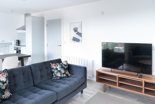 Newly Refurbished 2 bed with Fantastic View (1654)