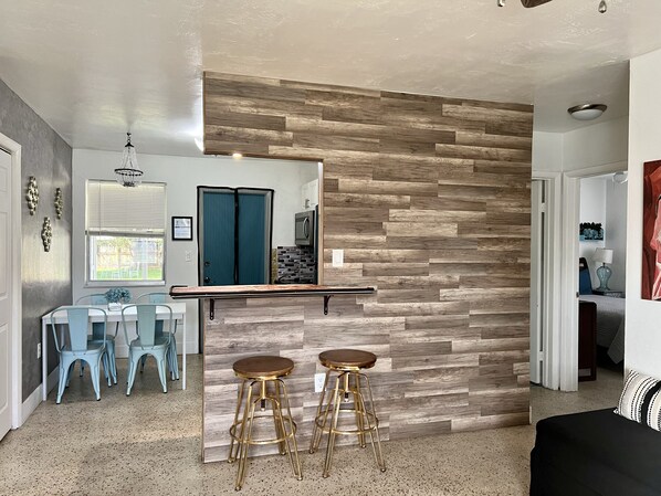 Dining-counter area
