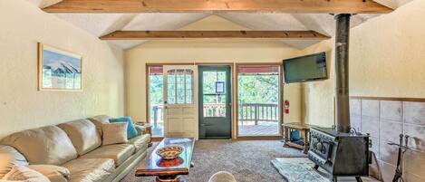 Ruidoso Vacation Rental | 3BR | 2BA | 1,350 Sq Ft | 1 Step to Enter