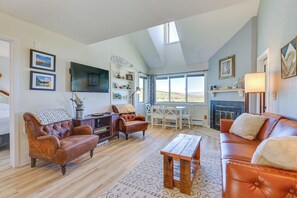 Living Room | Smart TV | DVD Player | Electric Heating | Access to Balcony