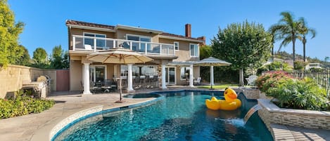 Private pool in backyard with jacuzzi - solar heating