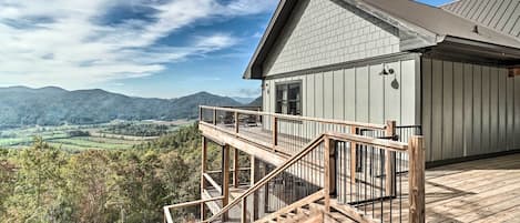 Rabun Gap Vacation Rental | 3BR | 3.5BA | 2 Stories | Step-Free Entry