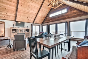 Living Room | Smart TV