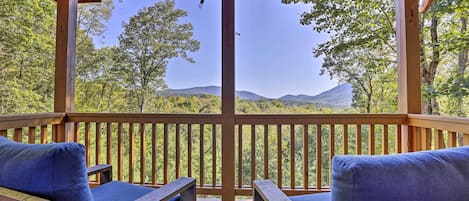 Cherry Log Vacation Rental | 3BR | 2.5BA | 2 Stories | Step-Free Entry